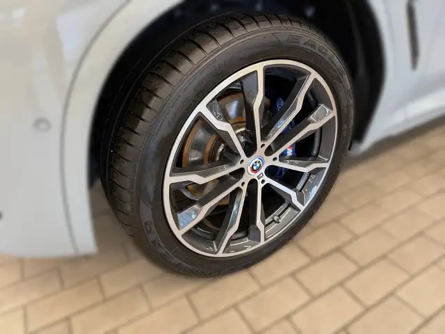 BMW X4 view 3