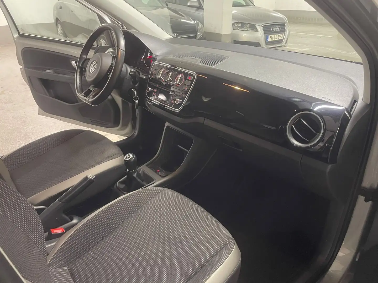Volkswagen up! high up! Silber - 2