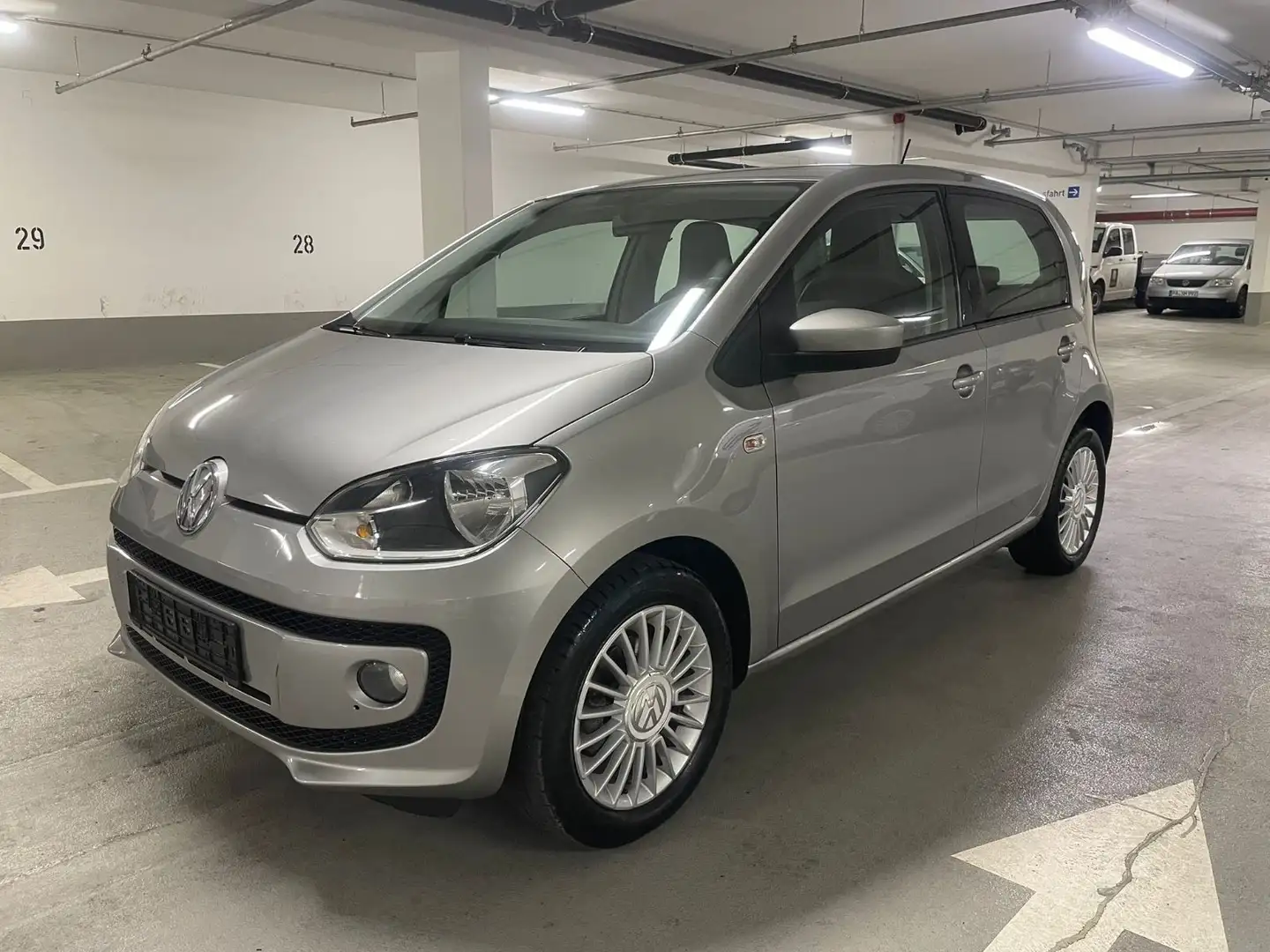 Volkswagen up! high up! Silber - 1