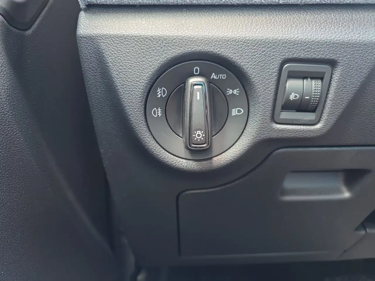 Skoda Kamiq Selection 1,0TSI DSG Kessy/Kamera/Temp/2-Z.Klimaau, миниатюра 22