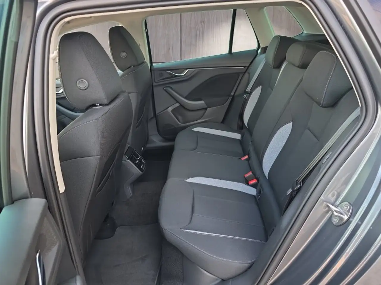 Skoda Kamiq Selection 1,0TSI DSG Kessy/Kamera/Temp/2-Z.Klimaau, миниатюра 14