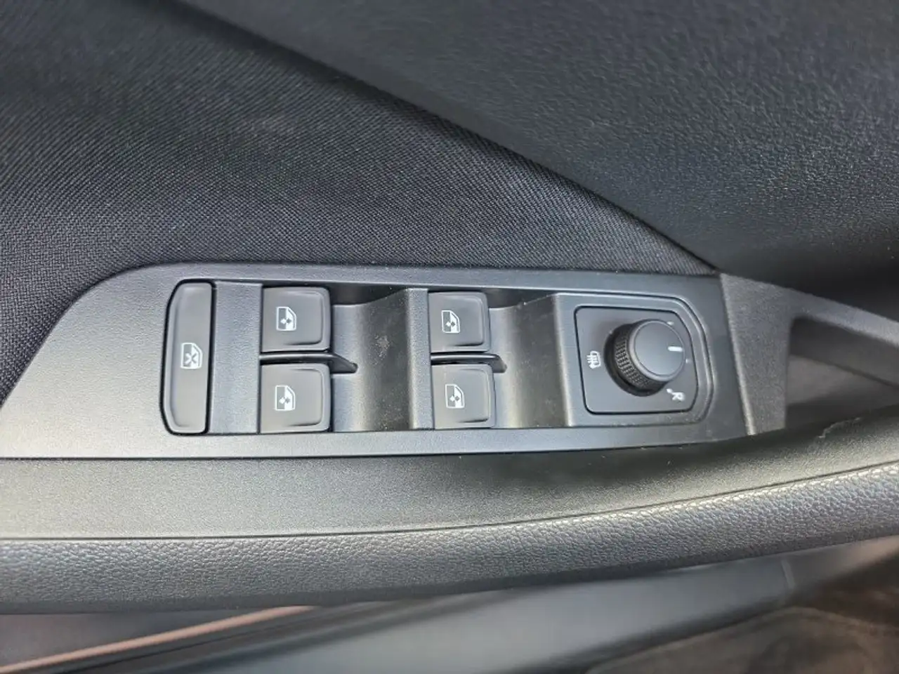 Skoda Kamiq Selection 1,0TSI DSG Kessy/Kamera/Temp/2-Z.Klimaau, миниатюра 23