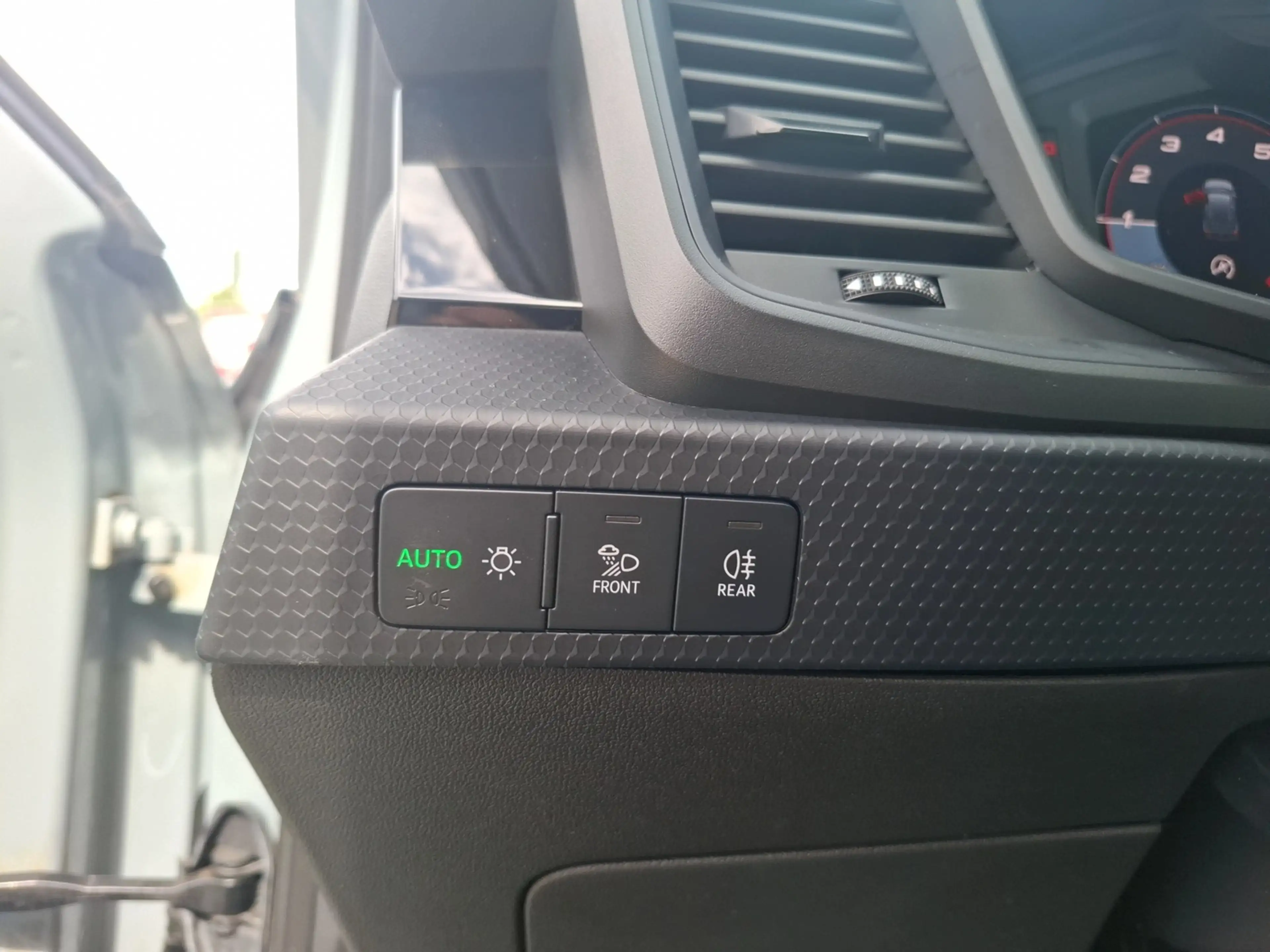 Audi A1 Sportback 25 TFSI LED Navi AVC GRA PDC SHZ — photo 14