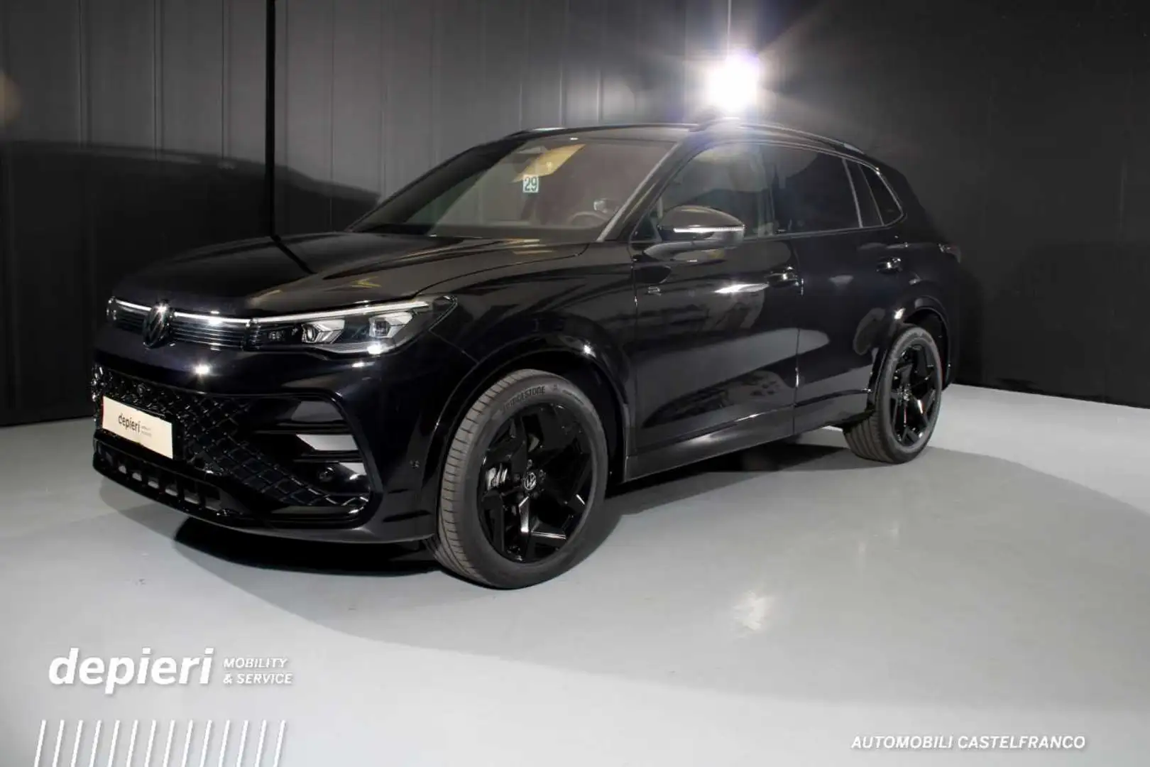 Volkswagen Tiguan Tiguan 1.5 eTSI DSG R-Line -MHEV Schwarz - 1