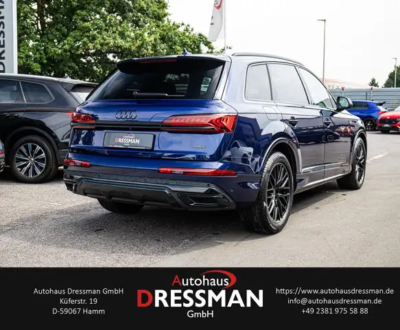 Audi Q7 view 4