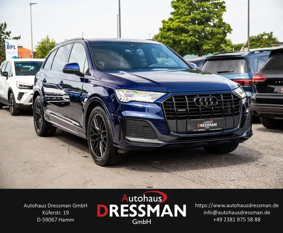 Audi Q7 view 3