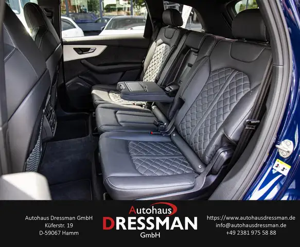 Audi Q7 view 12