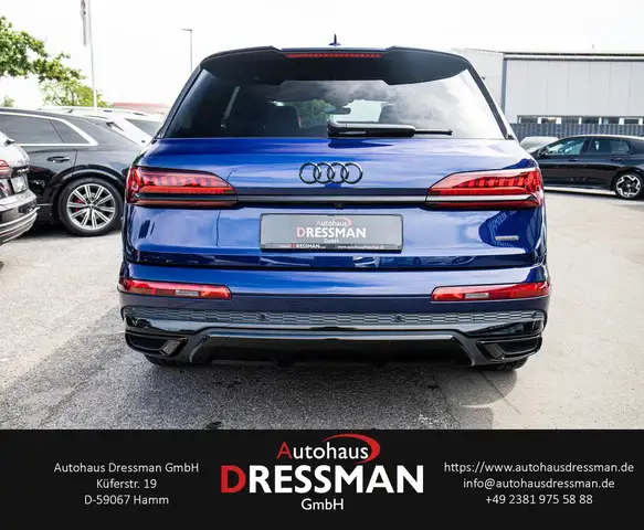 Audi Q7 view 5
