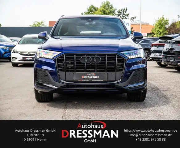 Audi Q7 view 2
