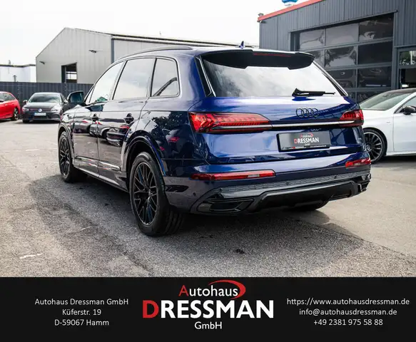 Audi Q7 view 6