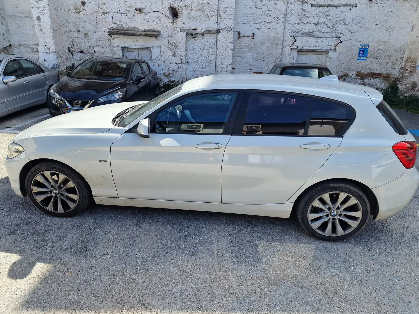 BMW 118 Serie 1 F/20-21 2015 118d 5p Urban Bianco - 1