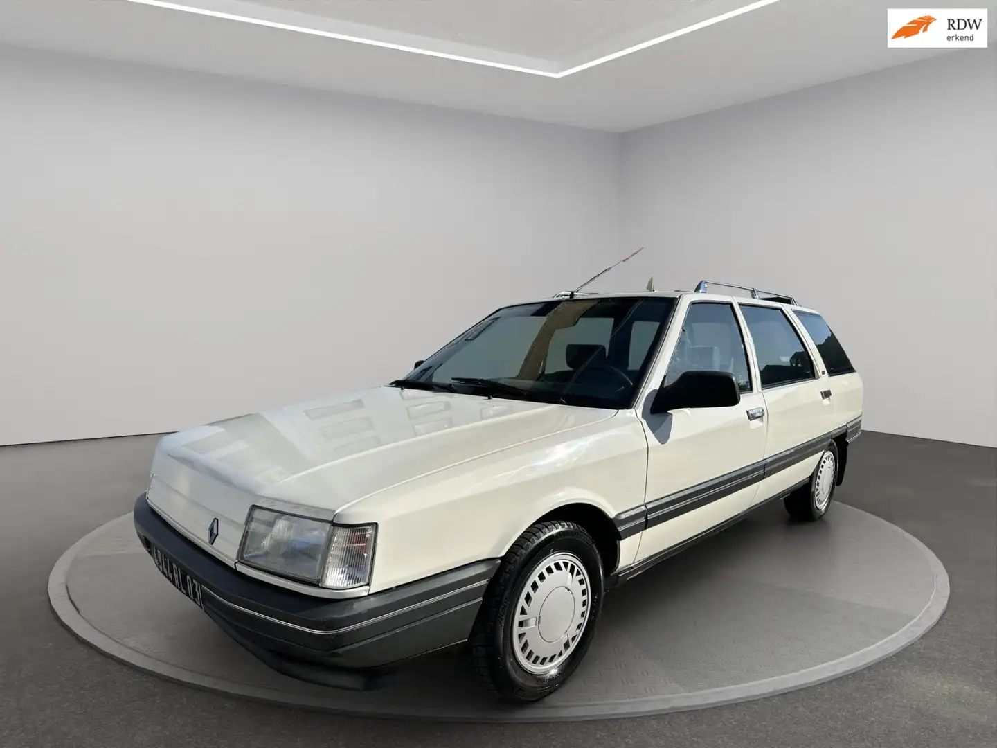 Renault Nevada 1.7 GTS Familiale. 7-zitplaatsen. Uniek en Белый - 1