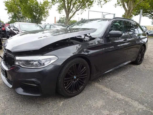 BMW 525 d Touring M Sport, LEDER-HEADUP-NAV-RCAM-SHZ