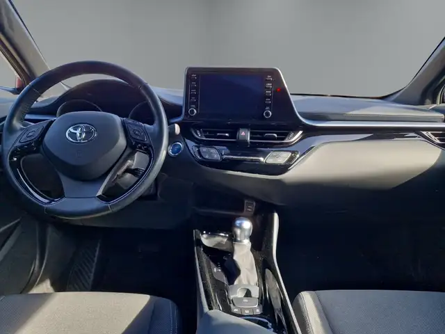 Toyota C-HR view 13