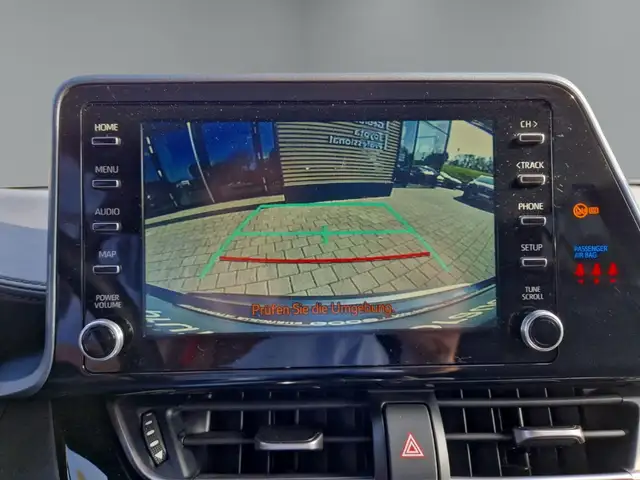 Toyota C-HR view 16