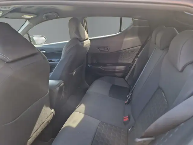 Toyota C-HR view 11