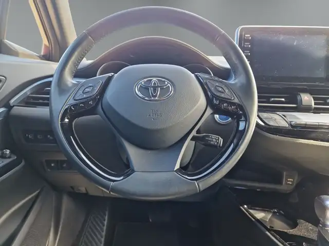Toyota C-HR view 14