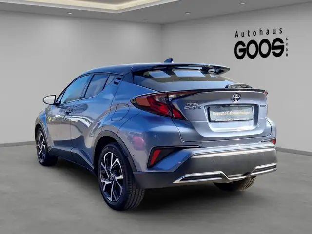 Toyota C-HR view 3