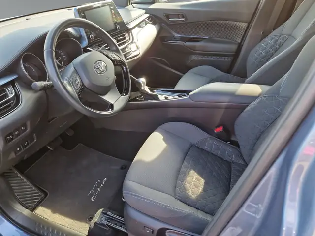 Toyota C-HR view 10