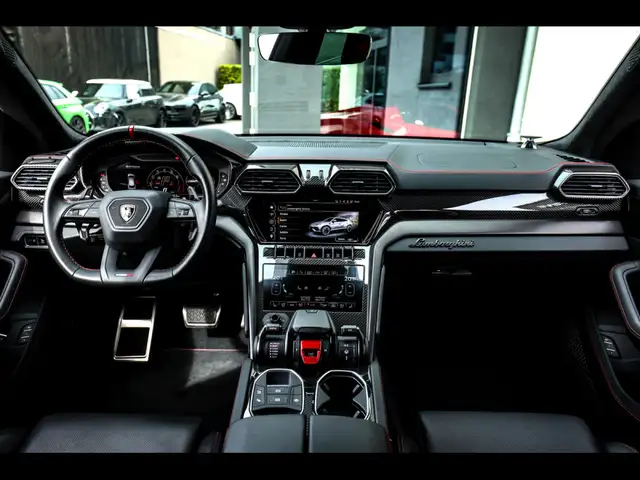 Lamborghini Urus view 15