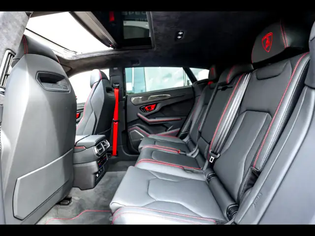 Lamborghini Urus view 14