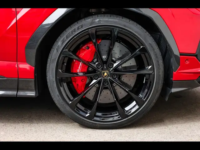 Lamborghini Urus view 8