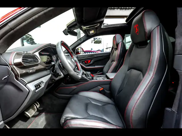 Lamborghini Urus view 12