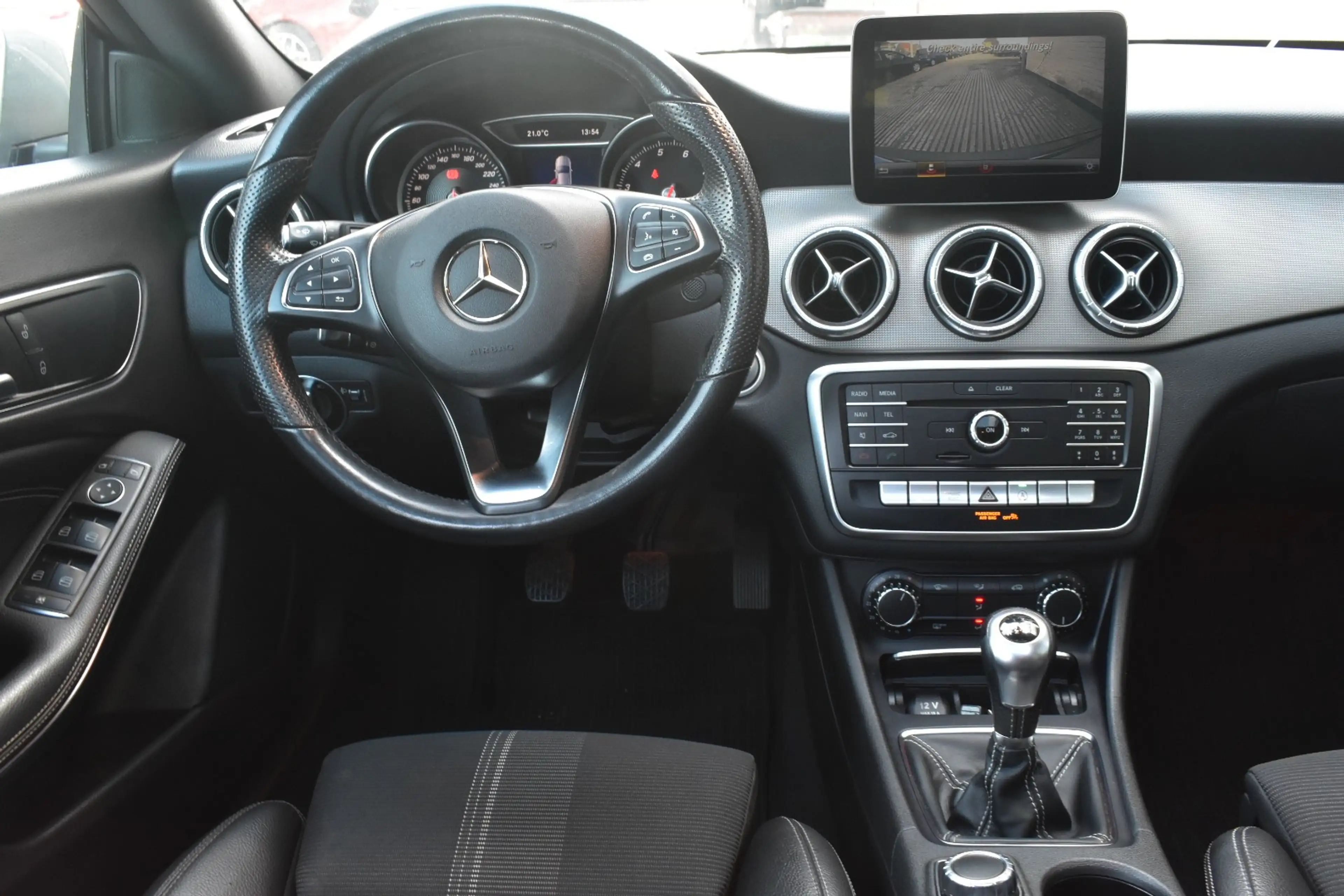 Mercedes-Benz CLA 180 i Navi / Leder / Camera / Garantie — photo 10