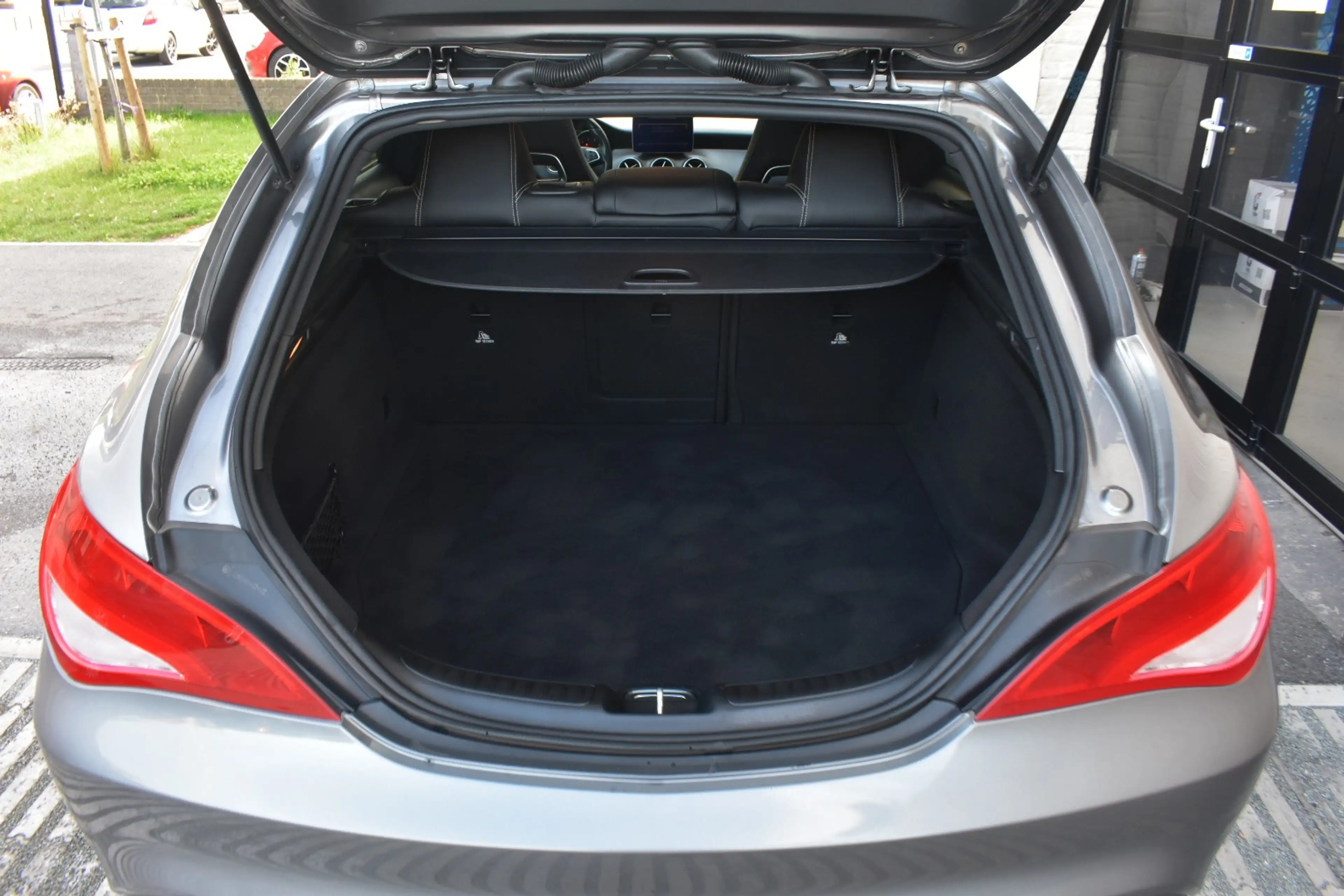 Mercedes-Benz CLA 180 i Navi / Leder / Camera / Garantie — photo 15