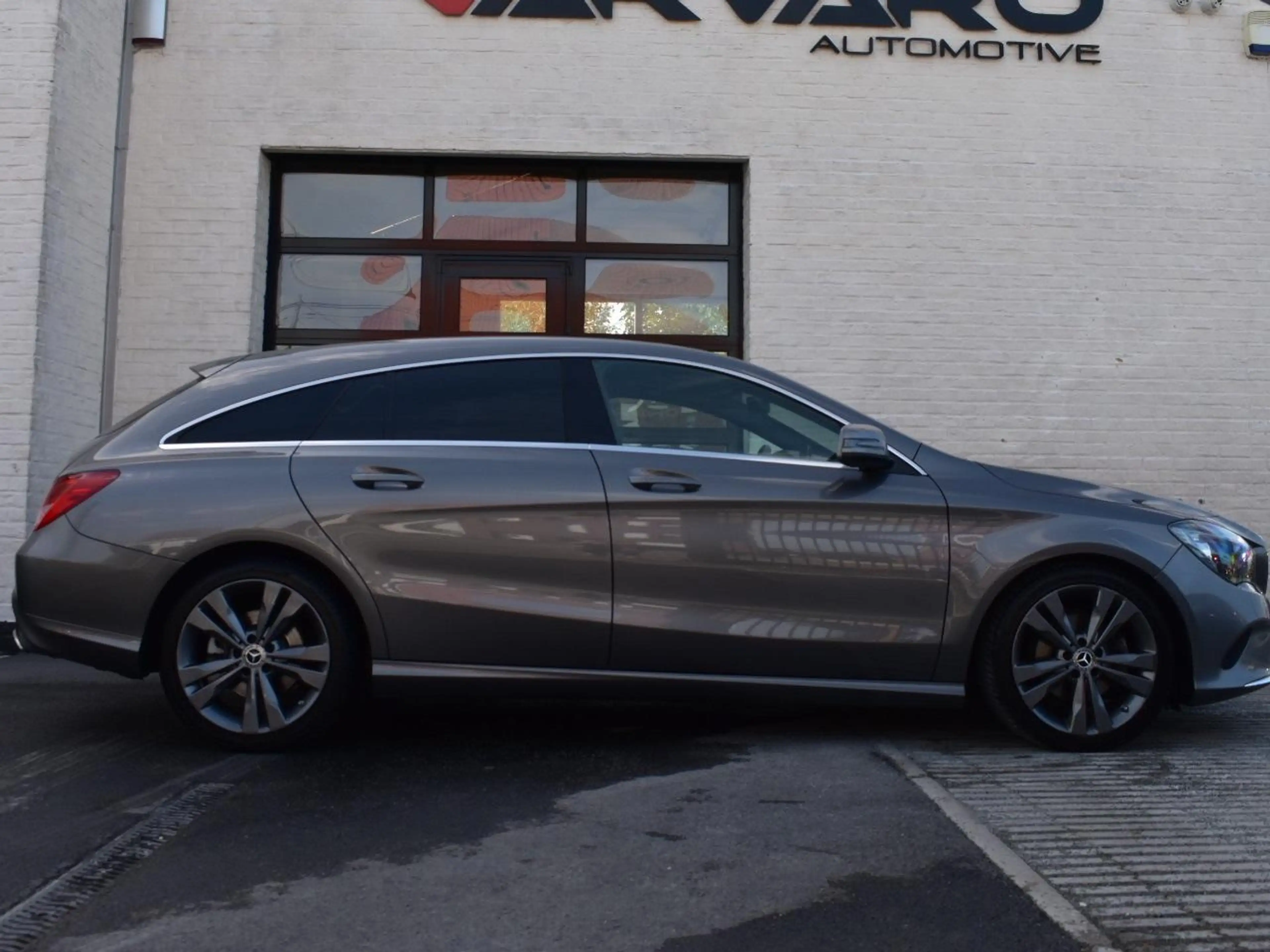 Mercedes-Benz CLA 180 i Navi / Leder / Camera / Garantie — photo 4