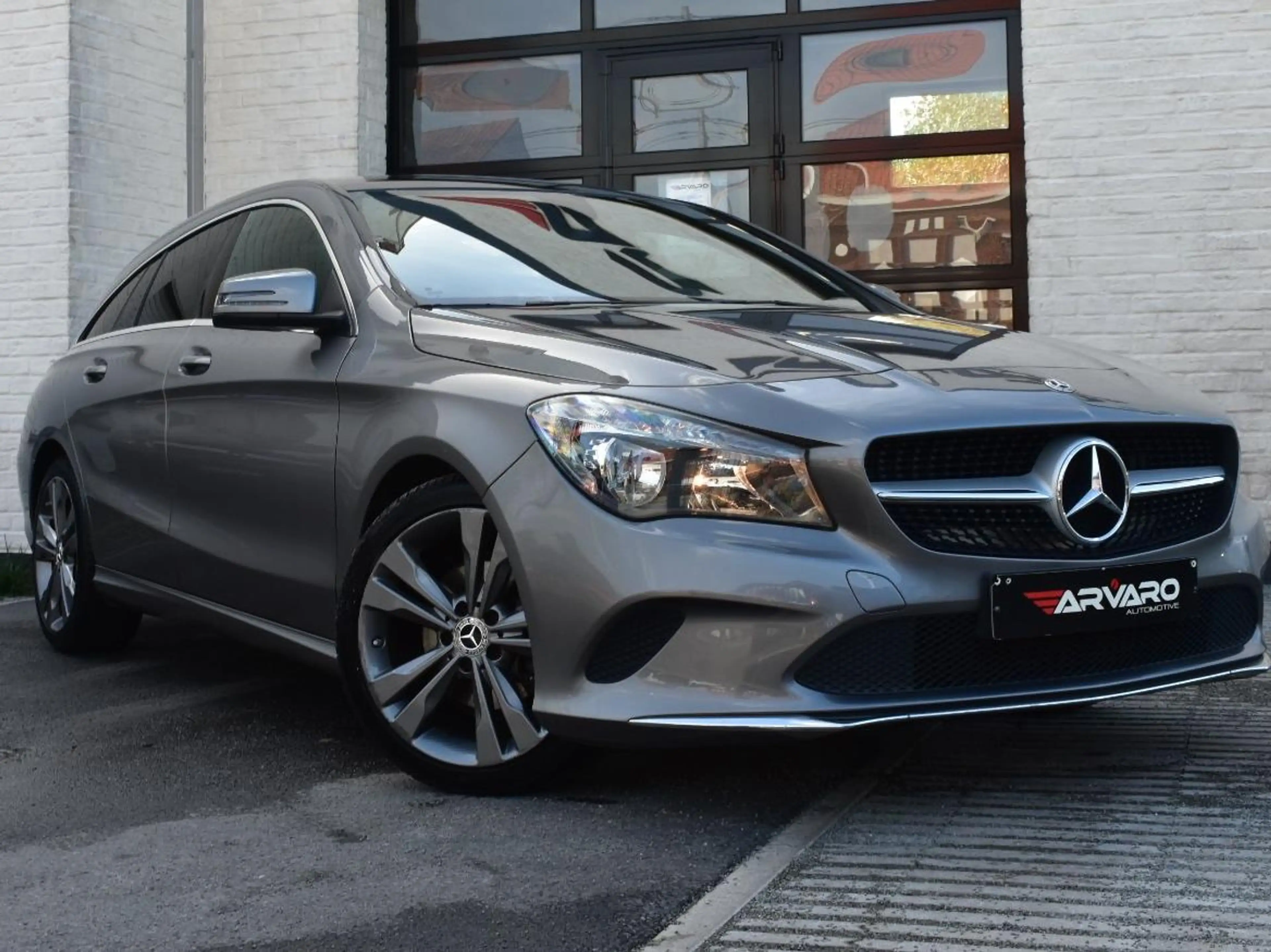 Mercedes-Benz CLA 180 i Navi / Leder / Camera / Garantie — photo 3