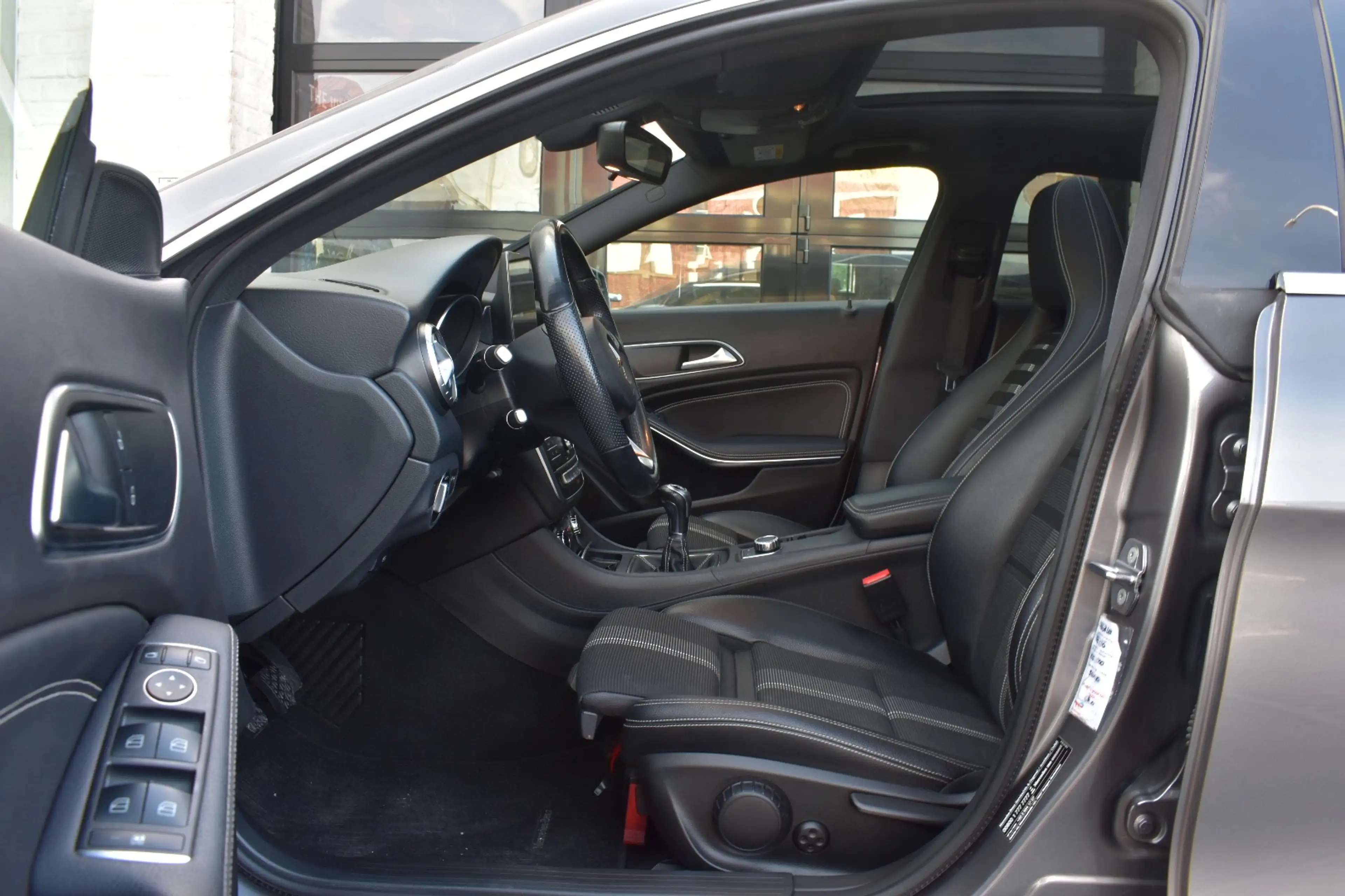 Mercedes-Benz CLA 180 i Navi / Leder / Camera / Garantie — photo 7
