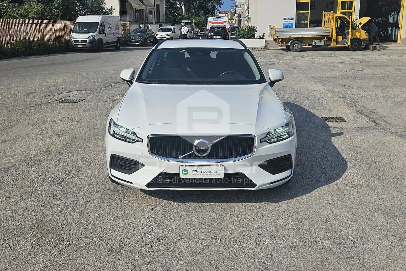 Volvo V60 V60 B4 (d) Geartronic Momentum Business Bianco - 2