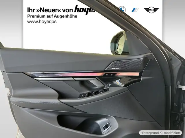 BMW 5 Series view 14