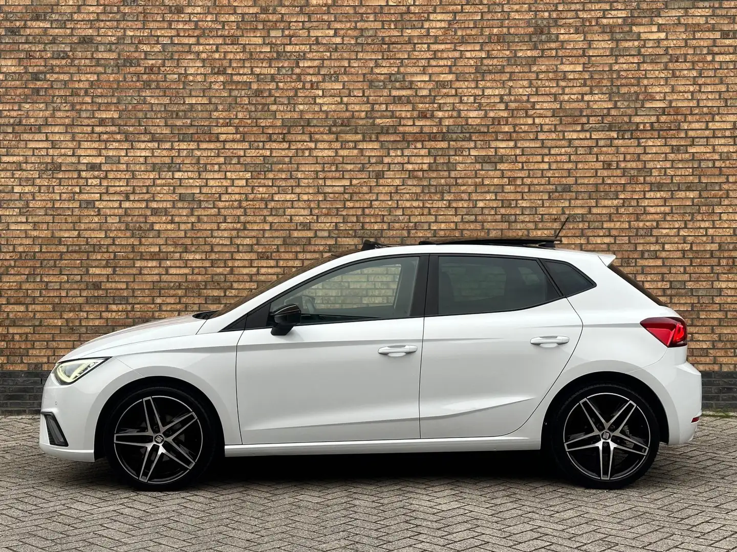 SEAT Ibiza 1.0 TSI FR 116pk Pano Beats Cruise Led Cam Stoelvw Wit - 2