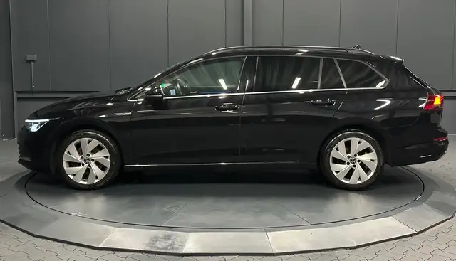 Volkswagen Golf view 2