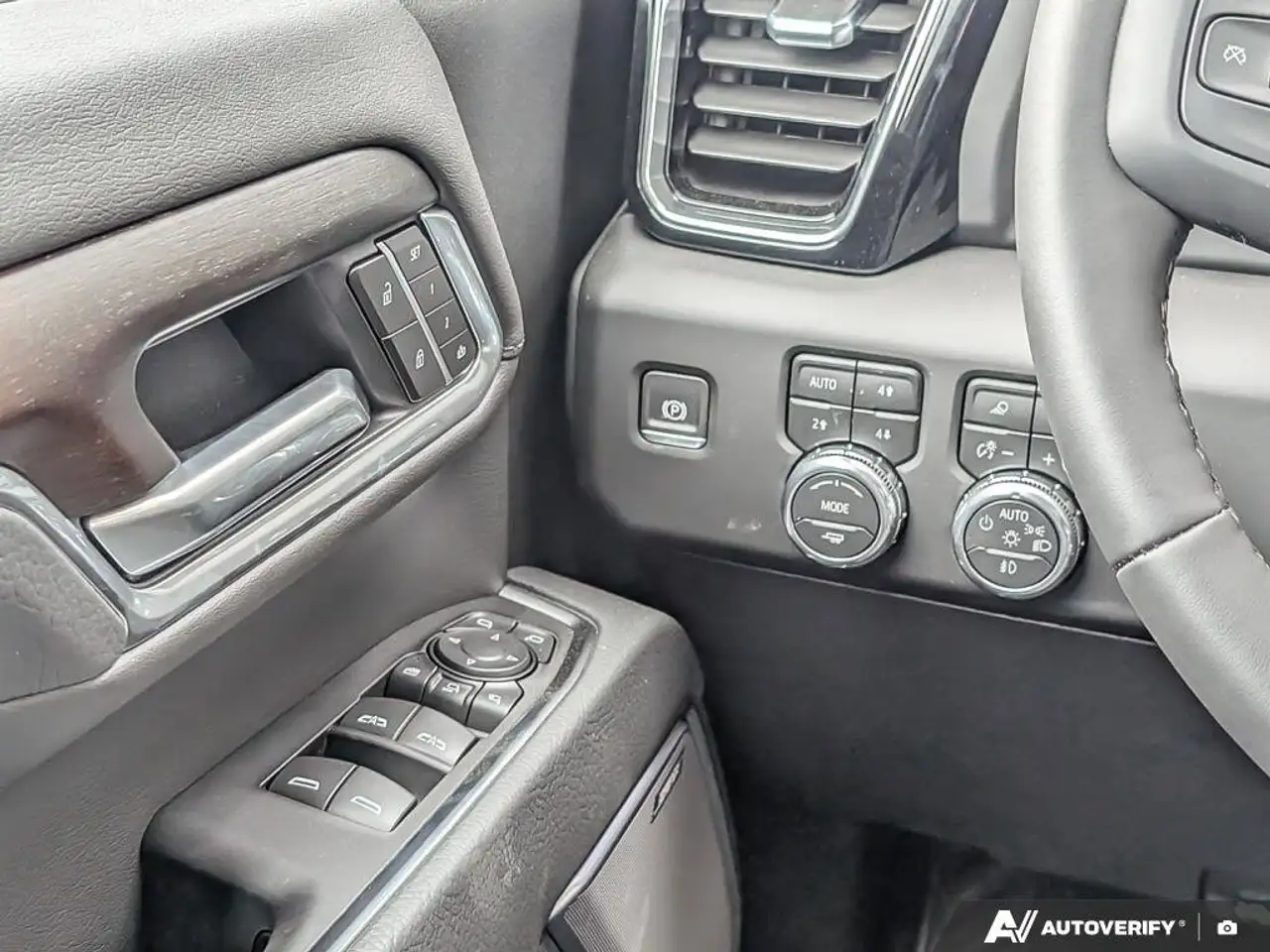 GMC Sierra 3500HD снимка GMC Sierra 3500HD