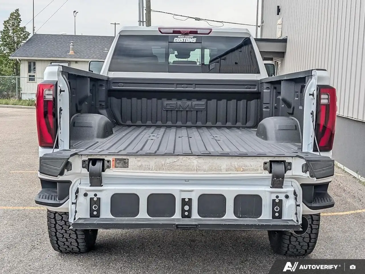 GMC Sierra 3500HD снимка GMC Sierra 3500HD