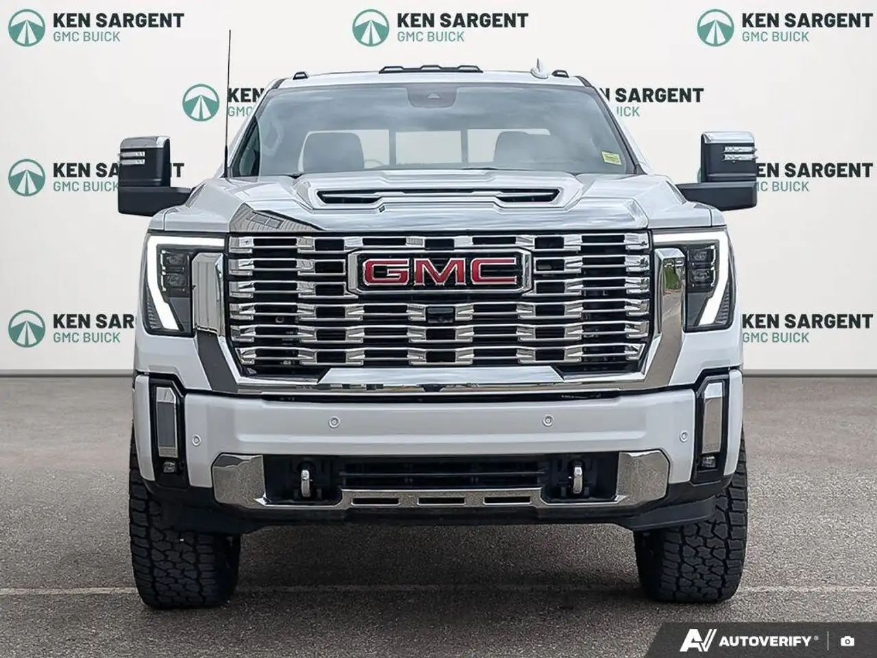 GMC Sierra 3500HD снимка GMC Sierra 3500HD
