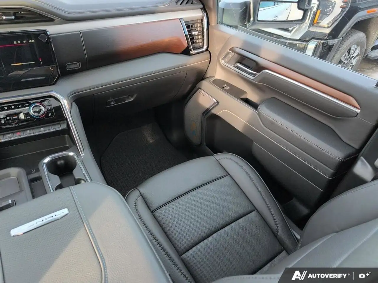 GMC Sierra 3500HD снимка GMC Sierra 3500HD