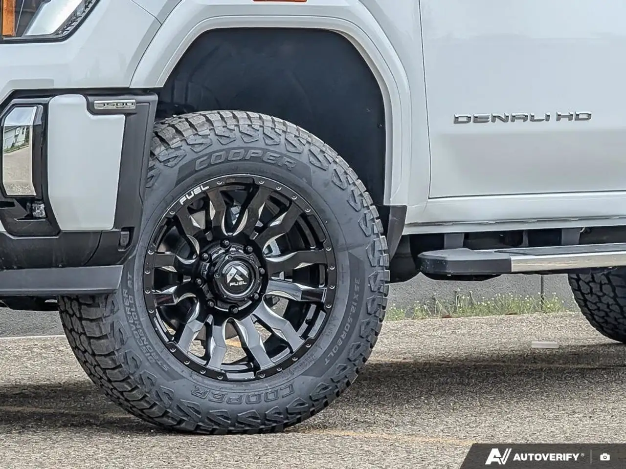 GMC Sierra 3500HD снимка GMC Sierra 3500HD