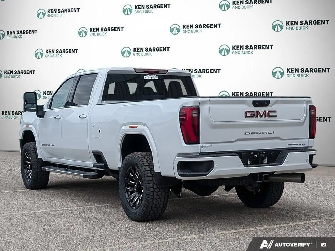 GMC Sierra 3500HD снимка GMC Sierra 3500HD