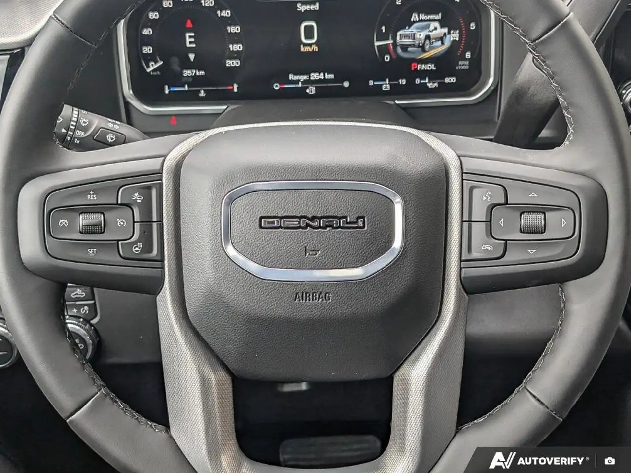 GMC Sierra 3500HD снимка GMC Sierra 3500HD