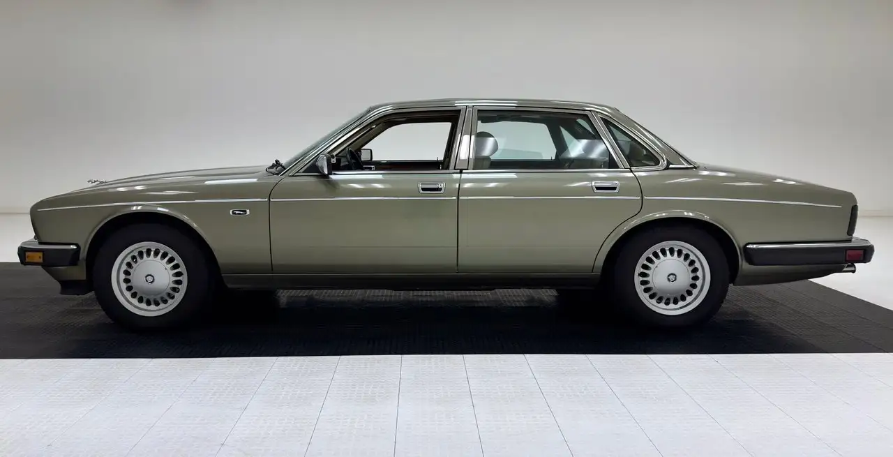 Jaguar XJ6 Vanden Plas 4 Door Saloon, foto 2