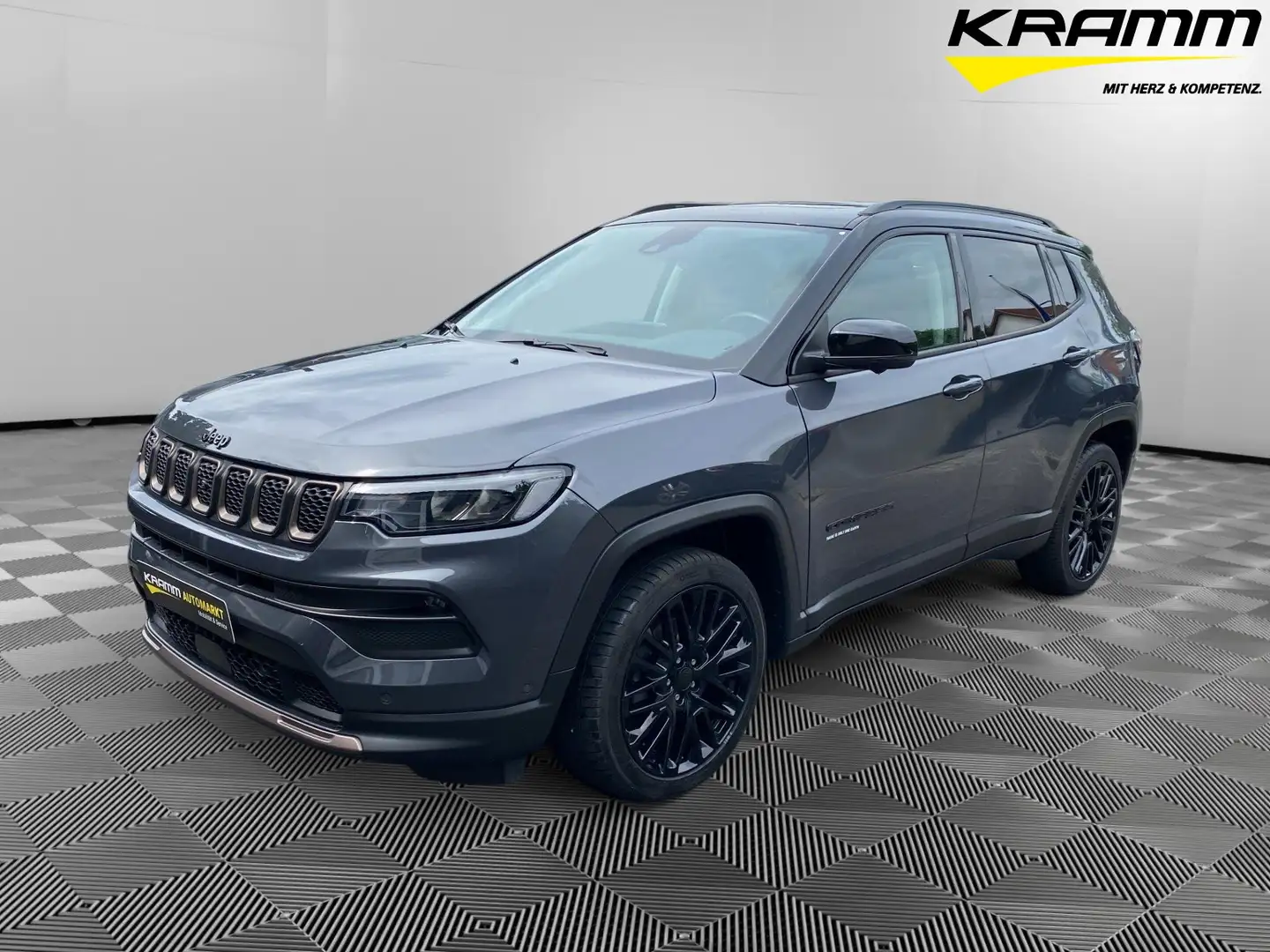 Jeep Compass 1.5 GSE T4 48V e-Hybrid Upland NR Fzg. Silber - 1