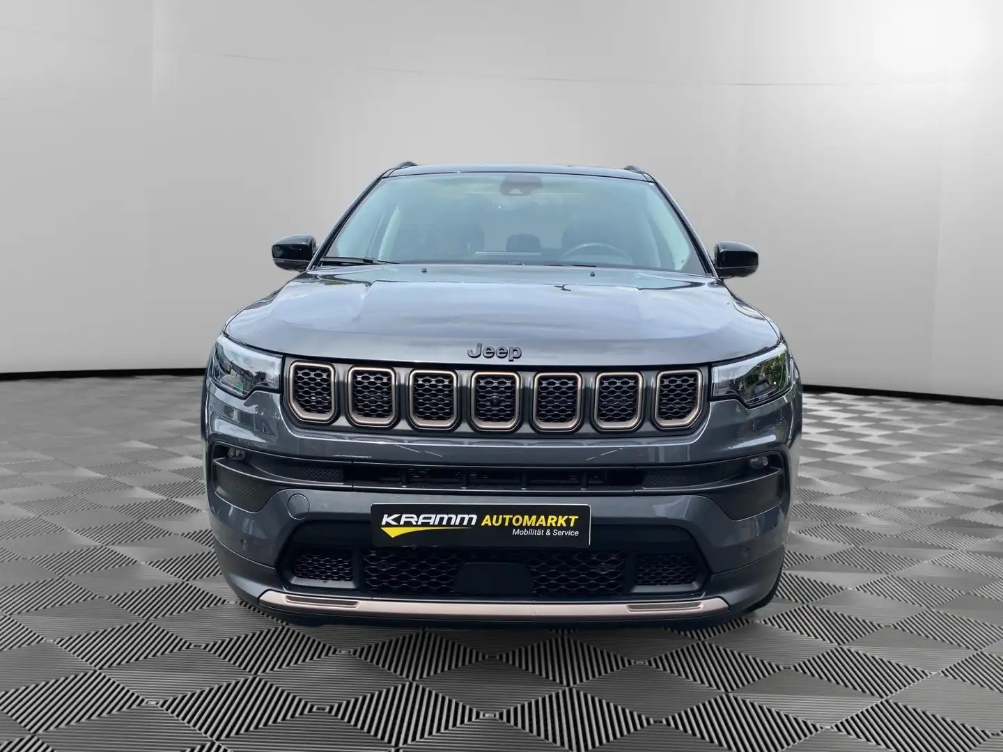 Jeep Compass 1.5 GSE T4 48V e-Hybrid Upland NR Fzg. Silber - 2