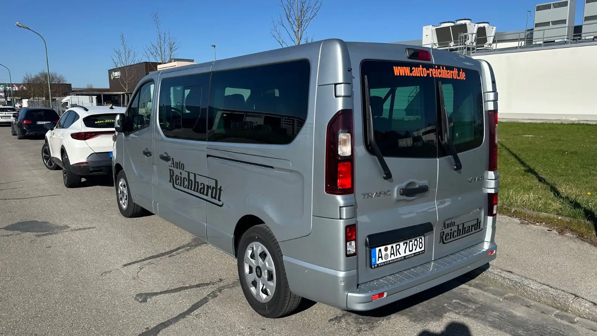 Renault Trafic Combi L2H1 3,0t Life 9-Sitzer Grau - 2