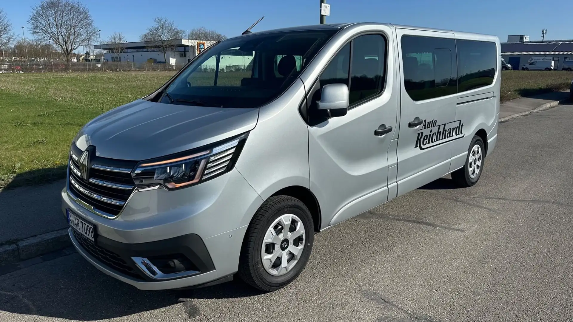 Renault Trafic Combi L2H1 3,0t Life 9-Sitzer Grau - 1