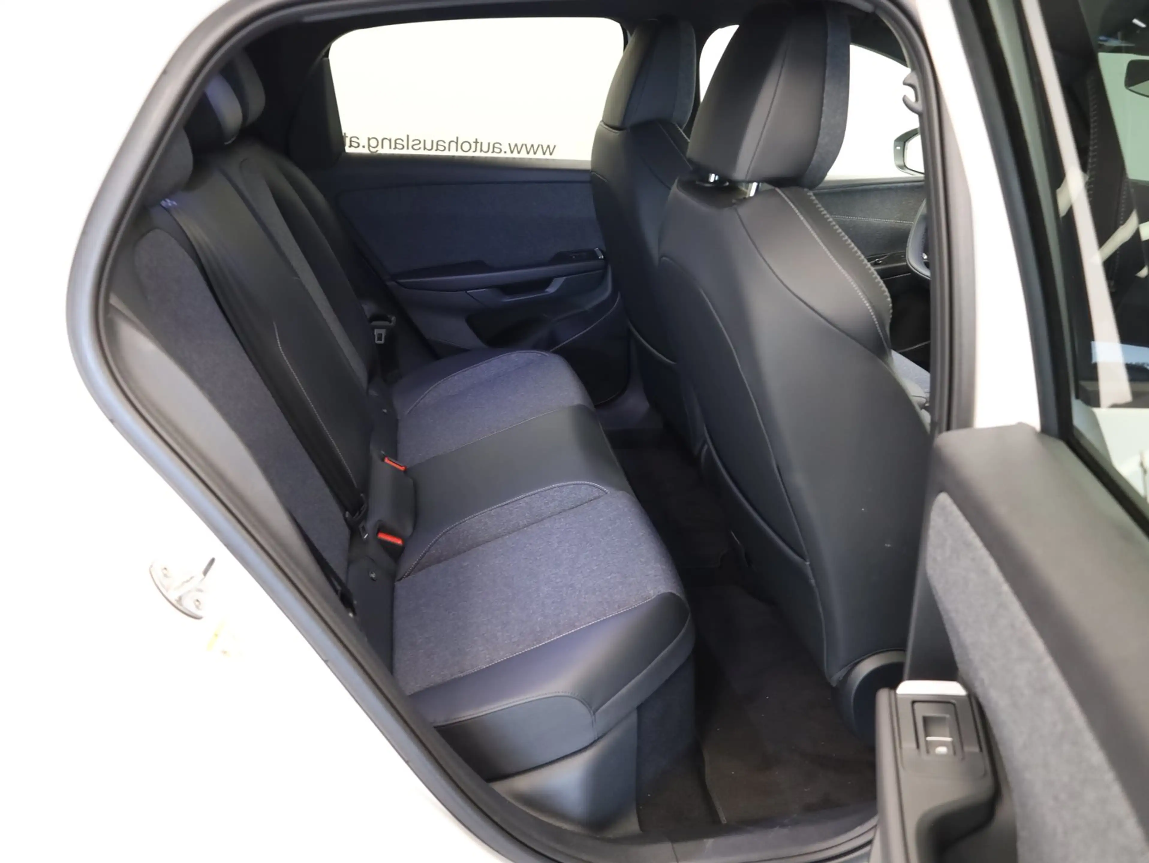 Volkswagen ID. Polo VW ID. Polo Style Edition+ 155 kW - 52 kWh — photo 10