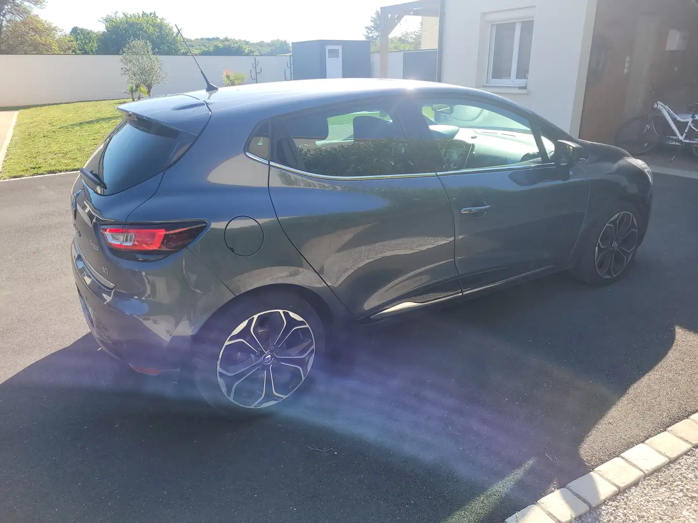 Renault Clio Renault Clio 4 1.5 dCi 90ch Energy Intens Eco 5p Bleu - 2